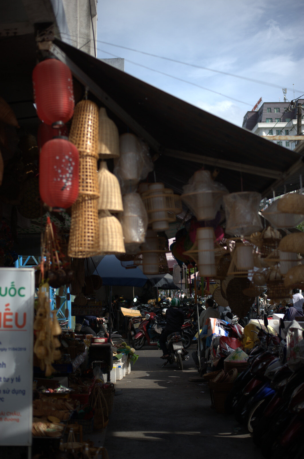 Marknadsgata i Da Nang, Vietnam